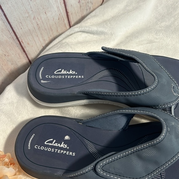 EUC Clarks Cloudsteppers Glide Post Sandals - Picture 3 of 10